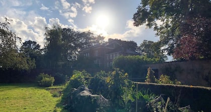 Historic Hall Wing nr York & Leeds + free Hot tub!