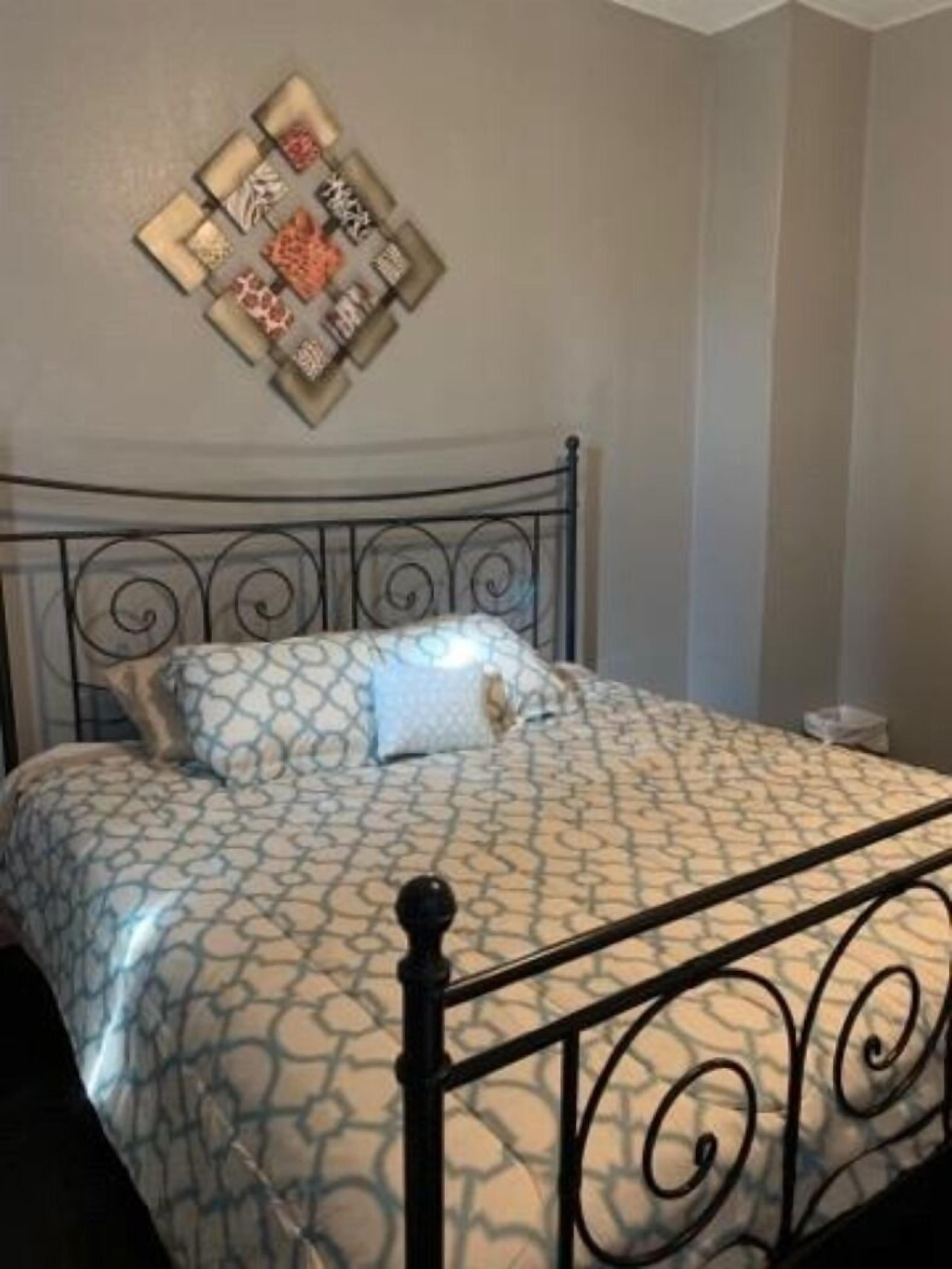 3 habitaciones, escritorio, tabla de planchar con plancha y wifi gratis 