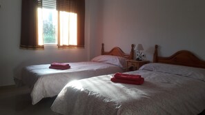 3 bedrooms, iron/ironing board, WiFi, bed sheets