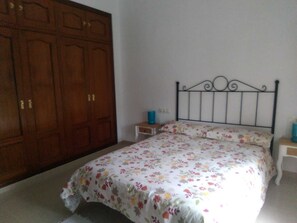 3 Schlafzimmer, Bügeleisen/Bügelbrett, WLAN, Bettwäsche