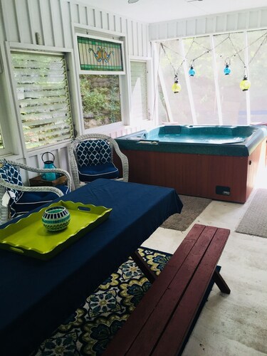 Luxury listing close to stadium and downtown