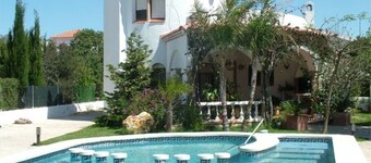 Villa Joel, with outdoor pool and jacuzzi