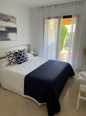 2 slaapkamers, een strijkplank/strijkijzer, gratis wifi, beddengoed