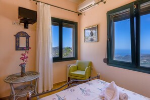 2 bedrooms, in-room safe, iron/ironing board, WiFi - Best View Mountain Villa - Private Pool with amazing view - Temenia (Temenia)