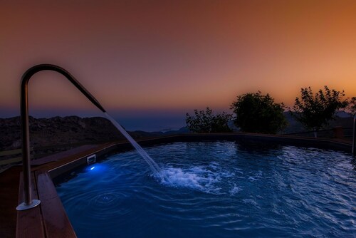 Best View Mountain Villa - Yksityinen uima-allas upealla näköalalla - Temenia