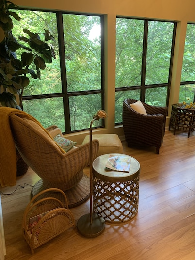 Cozy cottage nestled in the woods near WILLSTELLA Farm Venue