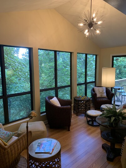 Cozy cottage nestled in the woods near WILLSTELLA Farm Venue