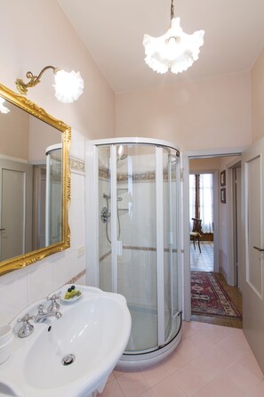 Regadera y bidet 