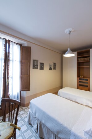 2 bedrooms, WiFi, bed sheets - Bellavista Apartment ... one of the few with a breathtaking view !! (Cortona)