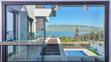 Een verwarmd zwembad