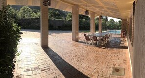 Outdoor dining - El Real de San Vicente House (7 rooms) (Real De San Vicent, El)