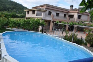 A heated pool - El Real de San Vicente House (7 rooms) (Real De San Vicent, El)