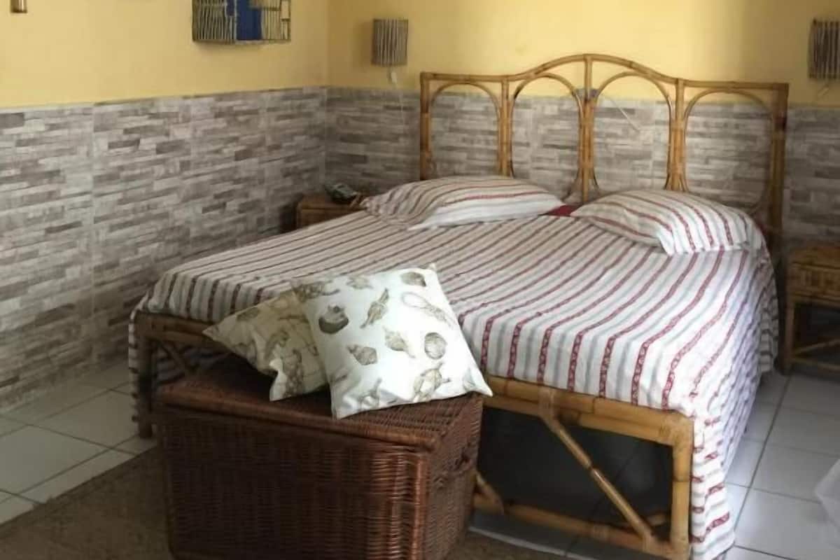 Habitación estándar con 1 cama matrimonial o 2 individuales | Wifi gratis y ropa de cama