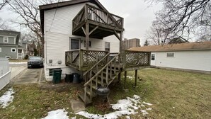 A two-story house with a wooden deck and a fireplace. - Beaumont Nurses or Dr’s need quarantine site?<br>Downtown Royal Oak, charming 2bd (Royal oak)