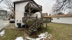 Exterior - Beaumont Nurses or Dr’s need quarantine site?<br>Downtown Royal Oak, charming 2bd (Royal oak)