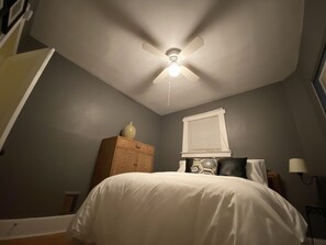 2 室のベッドルーム、アイロン / アイロン台、WiFi、ベッドシーツ