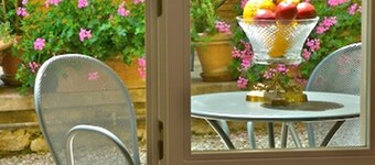 Glicine Apartment ... with outdoor patio and view