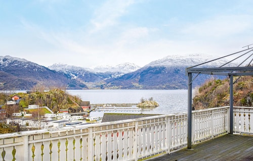 Gemütliches Zuhause in Etne mit WLAN