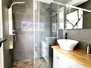 Baignoire, serviettes fournies