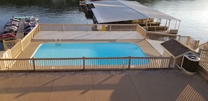 Piscine extérieure, piscine chauffée