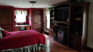 3 bedrooms, iron/ironing board, travel cot, free WiFi