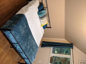 1 habitación, tabla de planchar con plancha, wifi y ropa de cama 