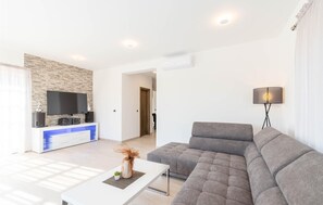 Smart TV, foosball, table tennis