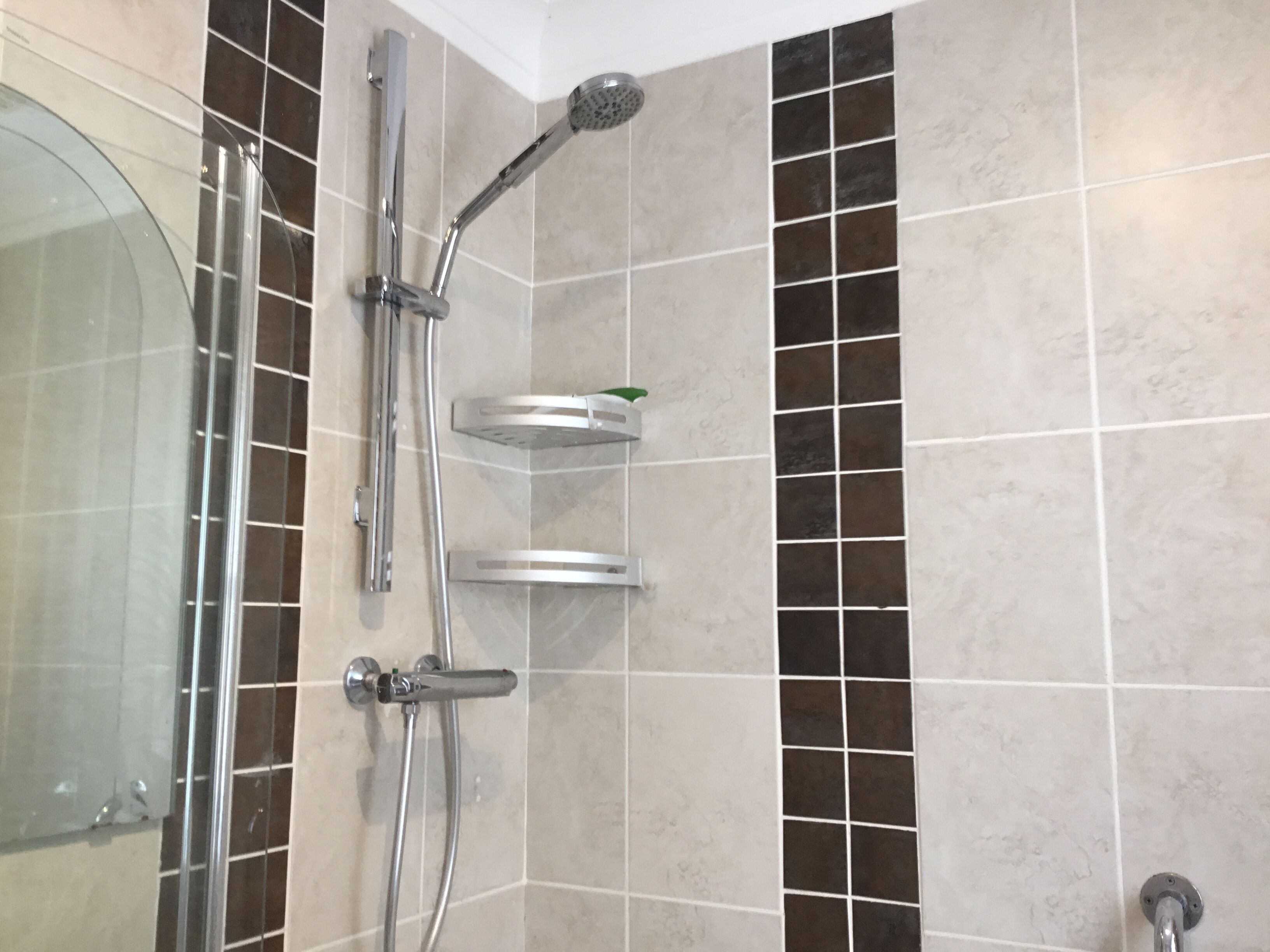 Combined shower/bathtub, hair dryer, towels, soap