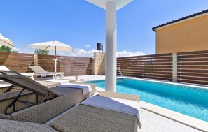 Pool - Lovely home in Kastel (Kastel)