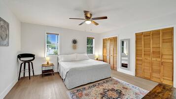 3 slaapkamers, een strijkplank/strijkijzer, wifi, beddengoed