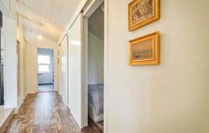 4 bedrooms, travel crib, free WiFi