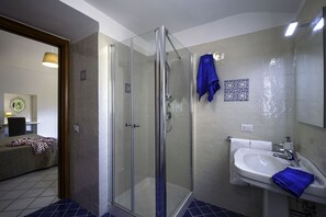 Shower, hair dryer, bidet, towels - Casa Assunta Sorrento Amalfi Coast, Vico Equense - free wifi (Vico Equense)