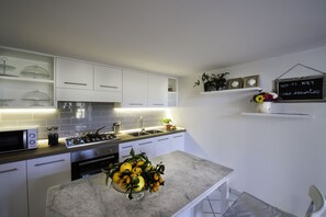 Fridge, microwave, oven, stovetop - Casa Assunta Sorrento Amalfi Coast, Vico Equense - free wifi (Vico Equense)