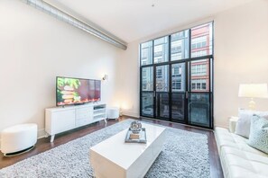 TV, offices - Santana Row Properties #7 - Silicon Valley Getaway (San Jose)