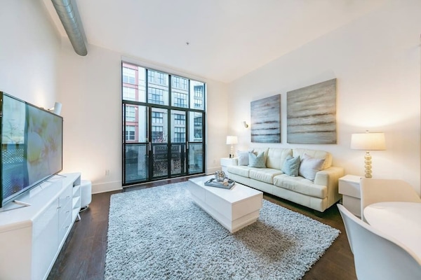 Cozy up and rejuvenate.
"Clean and comfortable! It has the amenities of home and felt like it as well. It was a fun stay and we will definitely book again if the opportunity arises!" -Lisa (Feb 2020)