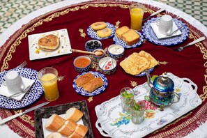 Daily local cuisine breakfast for a fee