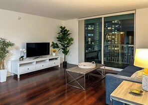 Smart TV, table tennis - Star Stay Miami - Yellow@Brickell - Balcony & Parking (Miami)