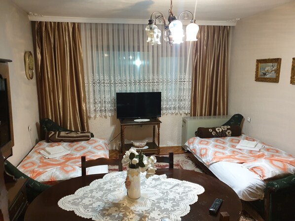 Traditional House, 2 Bedrooms