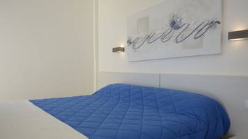 1 chambre, coffres-forts dans les chambres, fer et planche Ă repasser