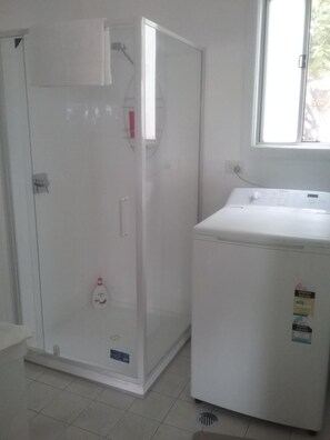Hair dryer, towels, toilet paper - Langley Cottage B & B (Coonabarabran)