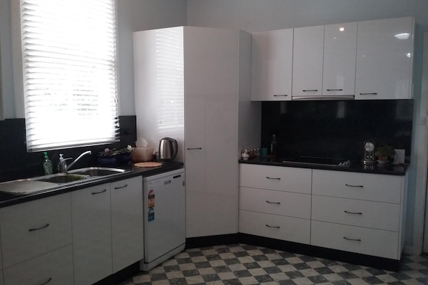 Stovetop, cookware/dishes/utensils