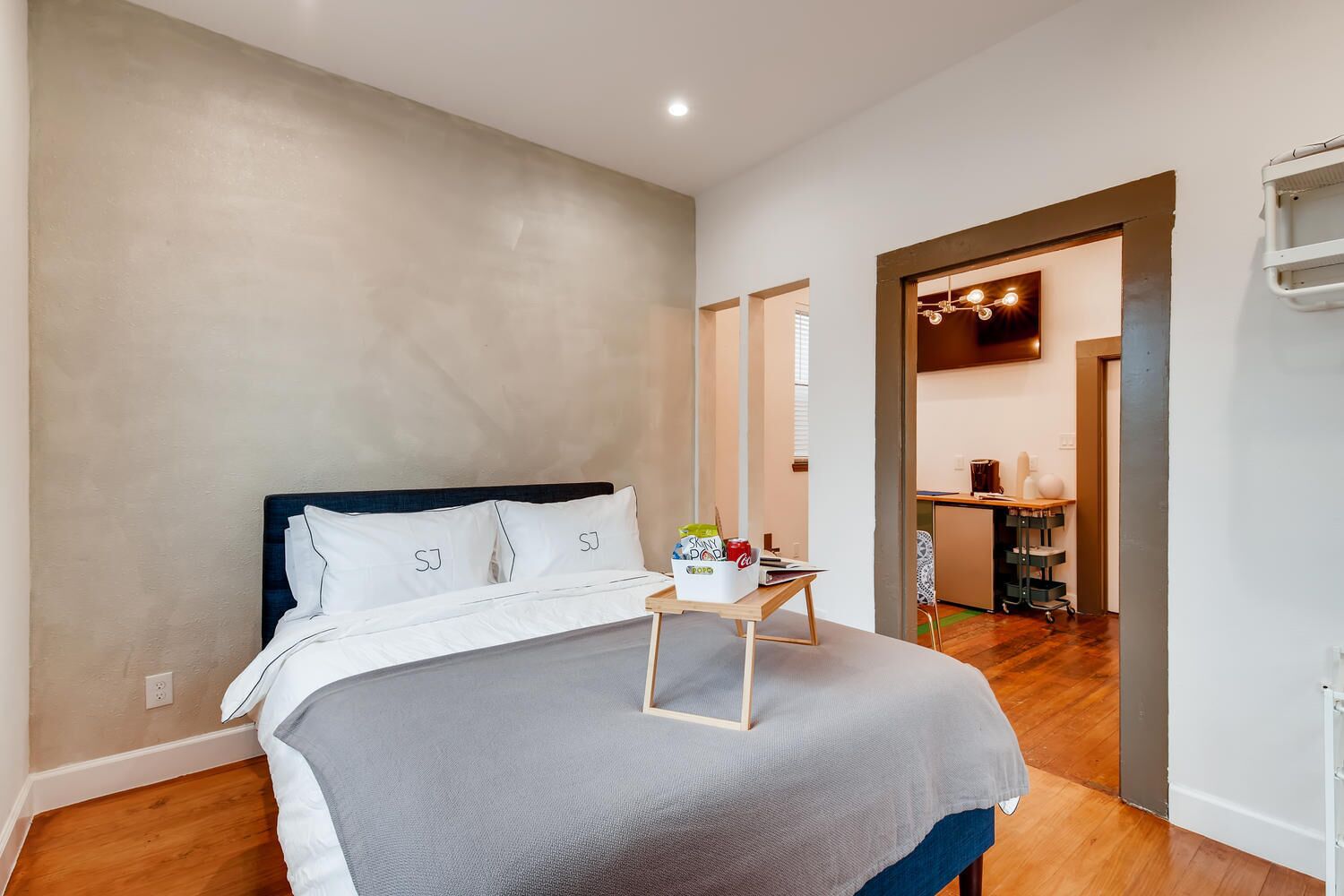 1 slaapkamer, een strijkplank/strijkijzer, gratis wifi, beddengoed