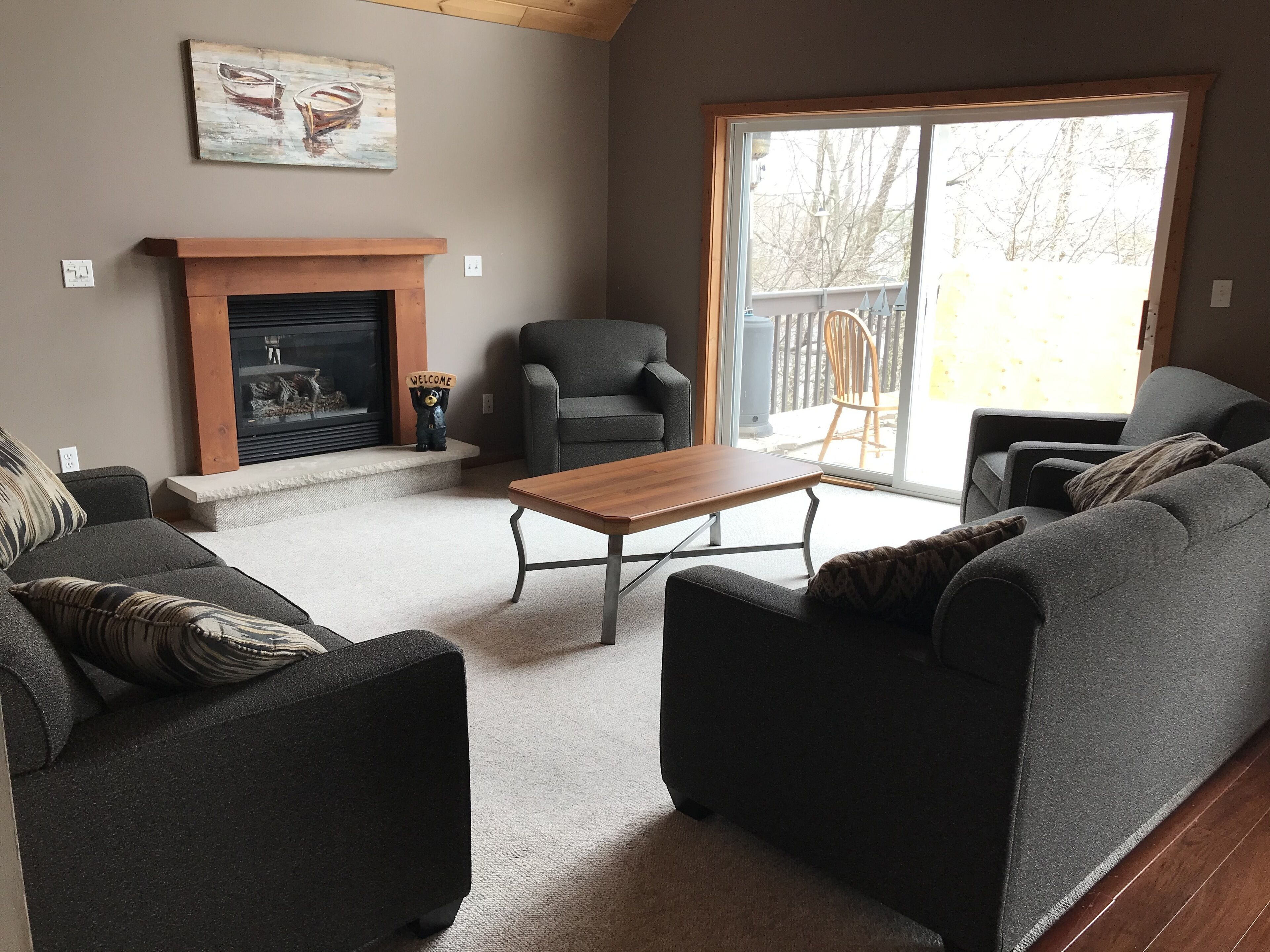 Smart TV, fireplace, table tennis