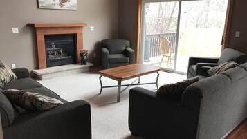 Smart TV, fireplace, table tennis