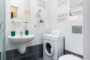 Shower, hair dryer, towels, shampoo