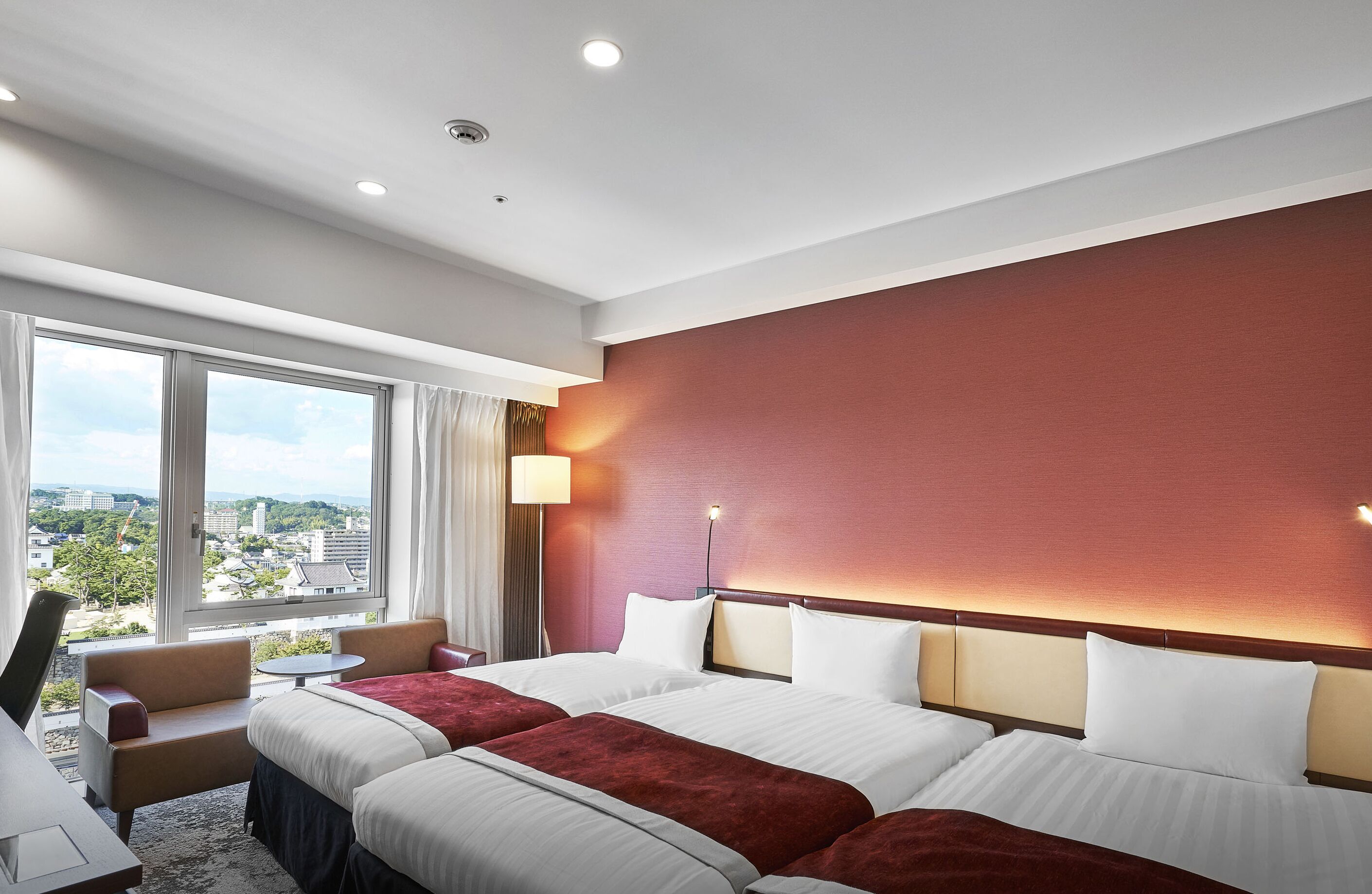 슈피리어 트리플룸, 금연 (Twin + Extra Bed, Castle View) | 오리/거위털 이불, 객실 내 금고, 책상, 암막 커튼