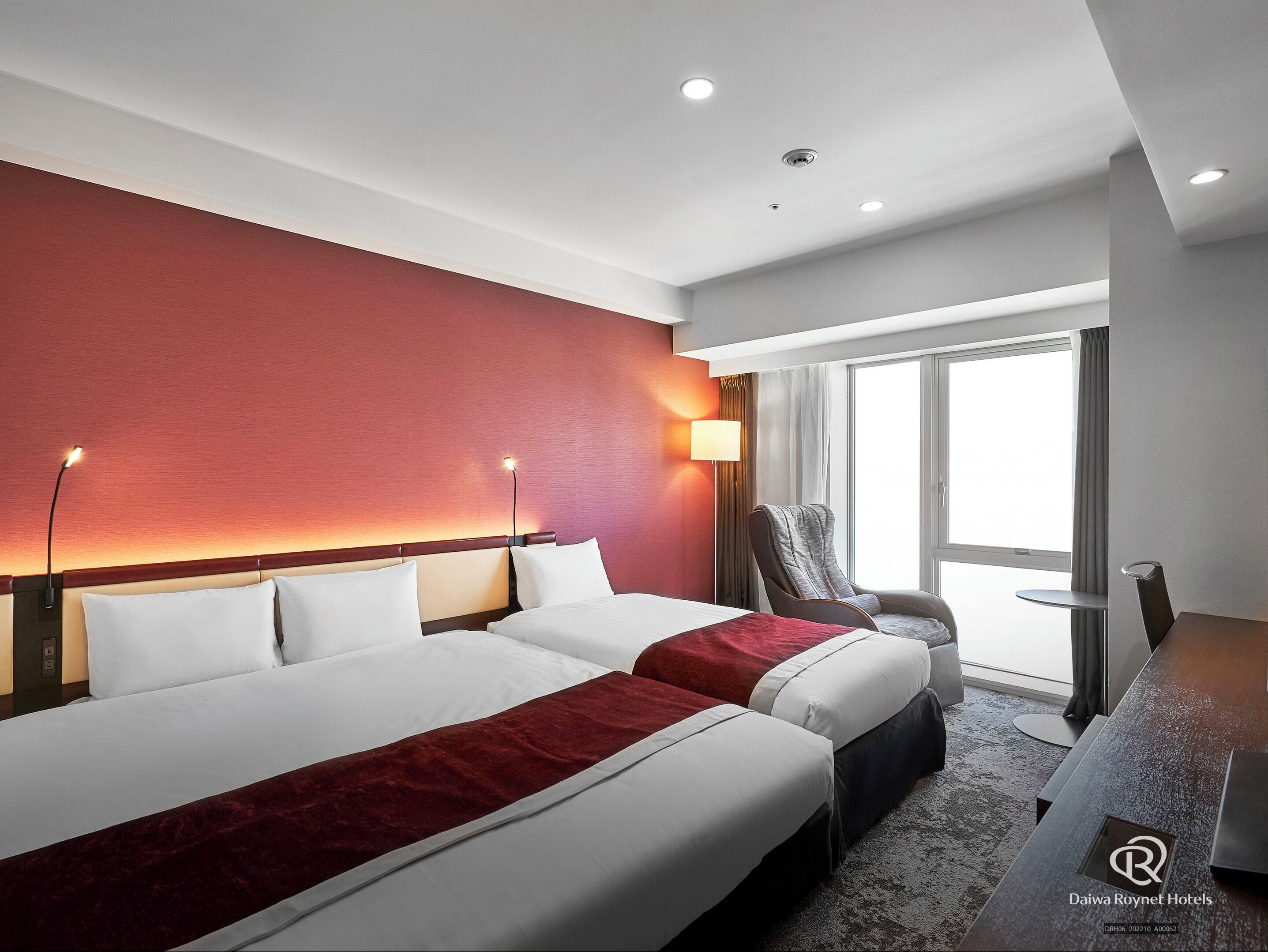 디럭스룸, 금연 (Deluxe King + Extra Bed, No View) | 오리/거위털 이불, 객실 내 금고, 책상, 암막 커튼