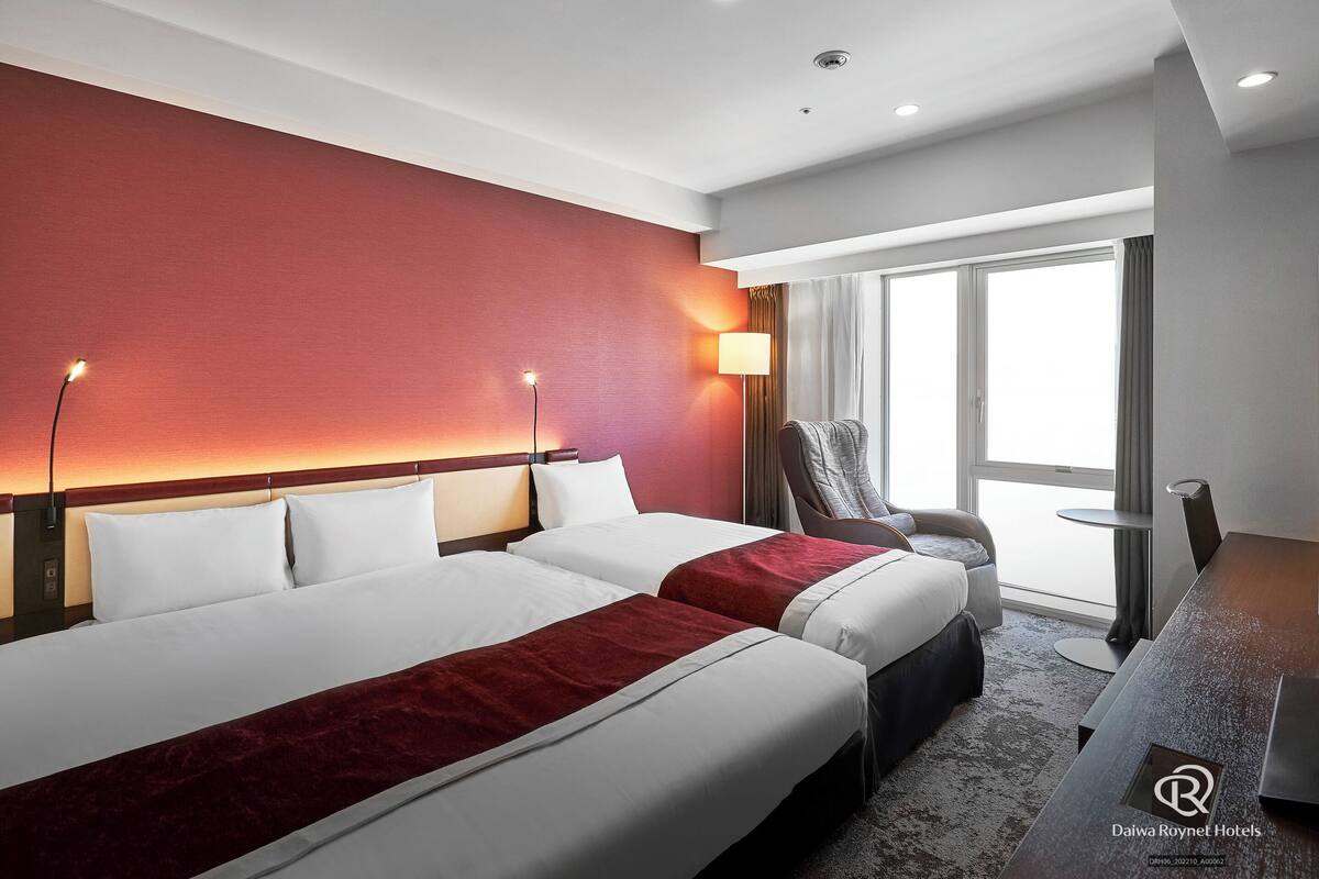Kamar Deluks, Bebas Asap Rokok (Deluxe King + Extra Bed, No View) | Selimut bulu angsa, brankas, meja kerja, dan tirai kedap cahaya