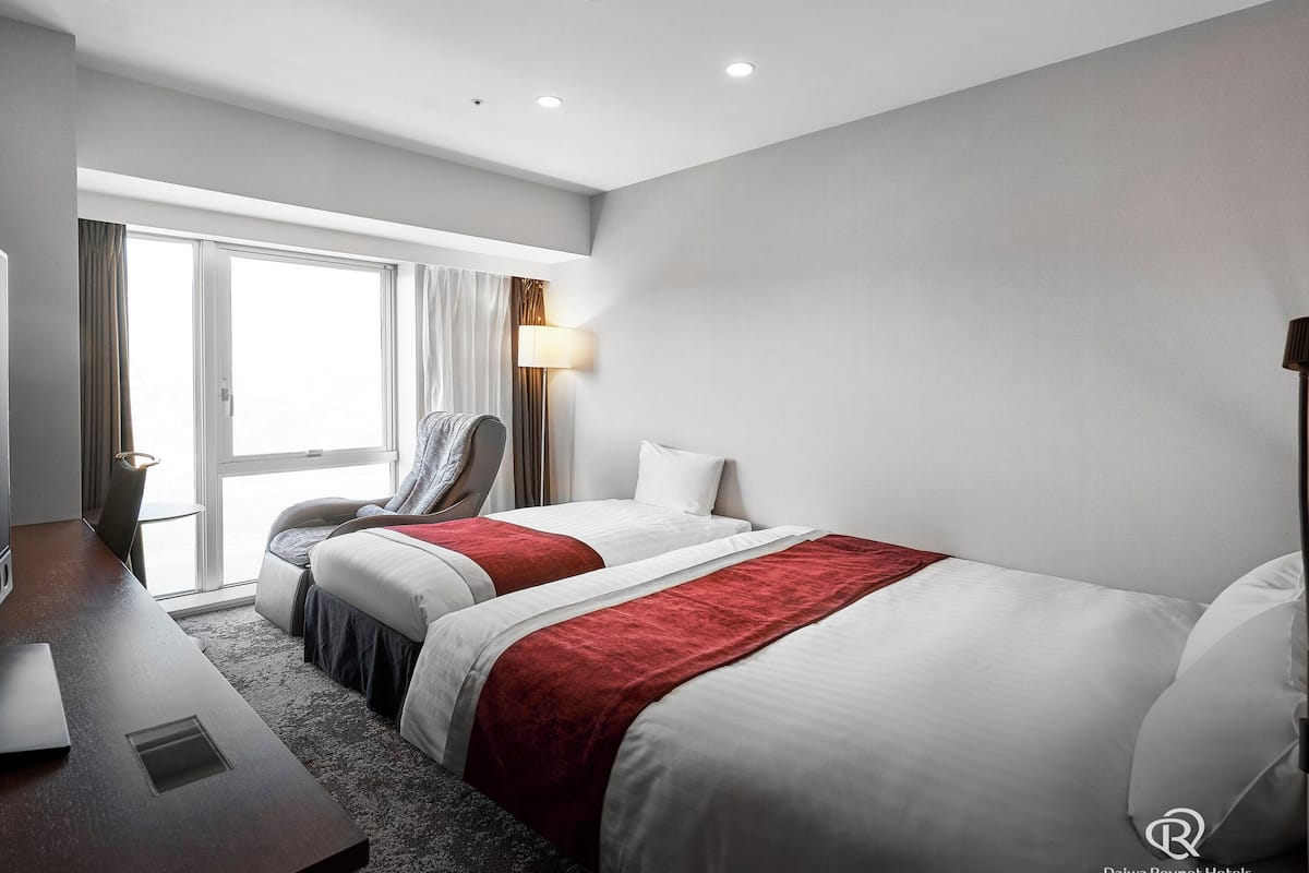 Couette en duvet, coffre-fort, bureau, rideaux d’obscurcissement