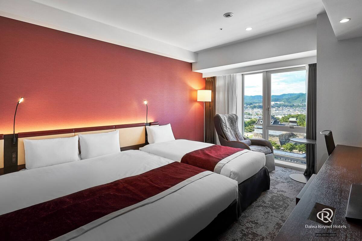 Kamar Deluks, Bebas Asap Rokok (Deluxe King + Extra Bed, Castle View) | Selimut bulu angsa, brankas, meja kerja, dan tirai kedap cahaya